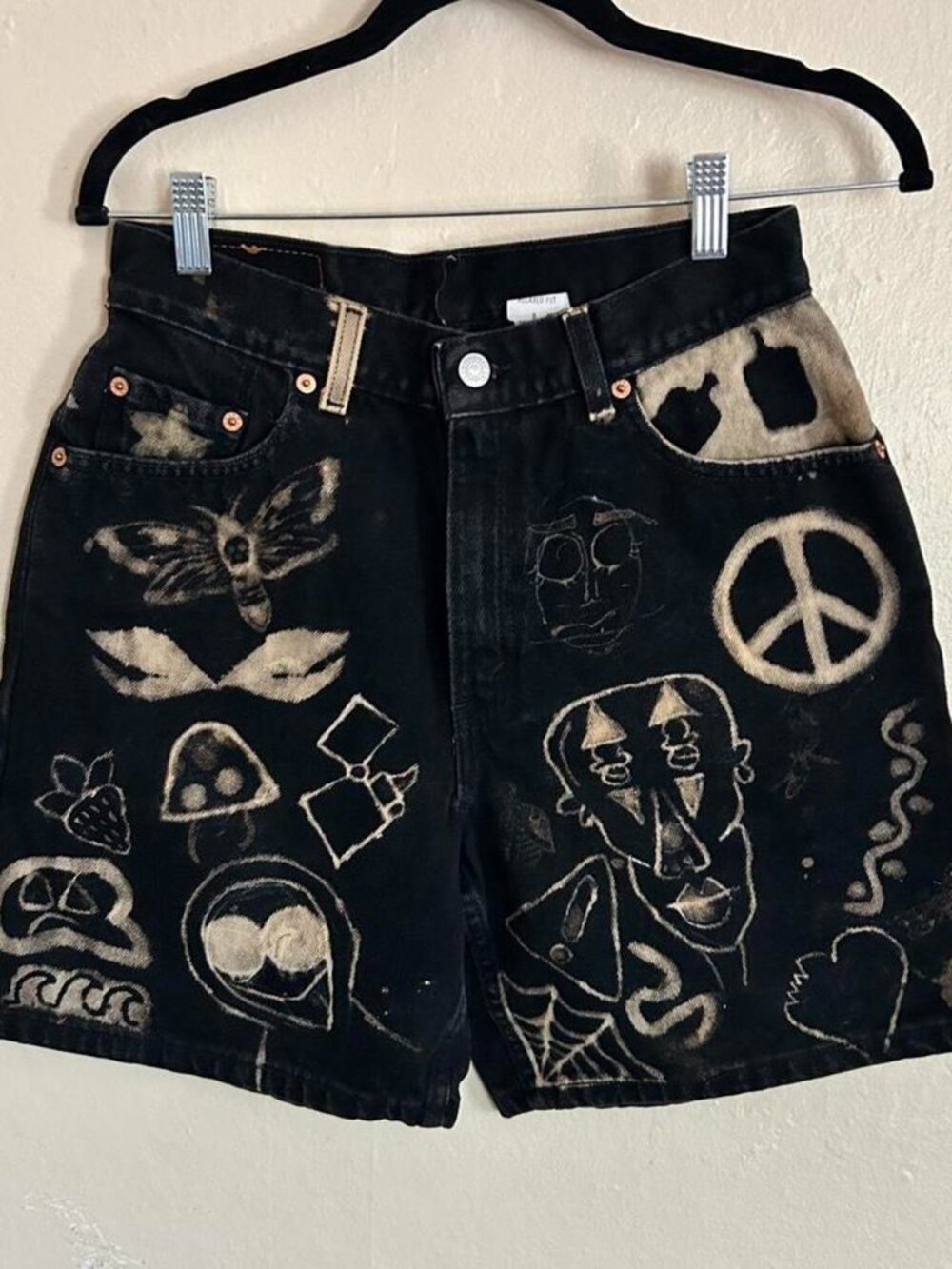 Levi's 550 black denim shorts with white graffiti-style drawings